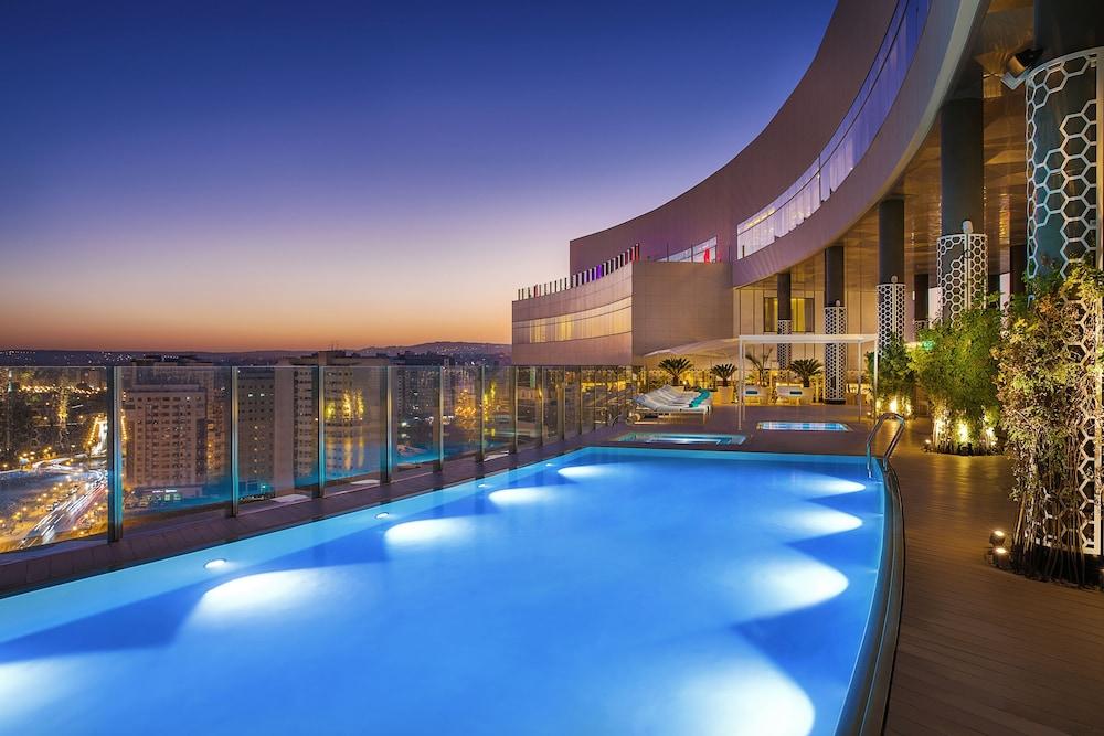 Hilton Tanger City Center Zewnętrze zdjęcie The pool at the 360° Sky Lounge