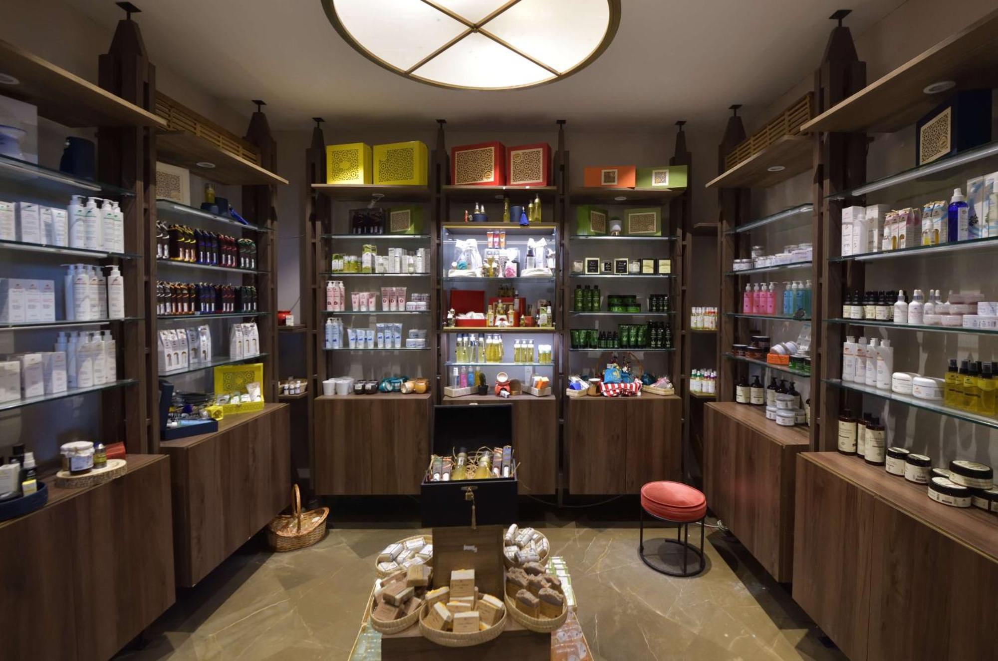 Hilton Tanger City Center Zewnętrze zdjęcie A pharmacy in Paris