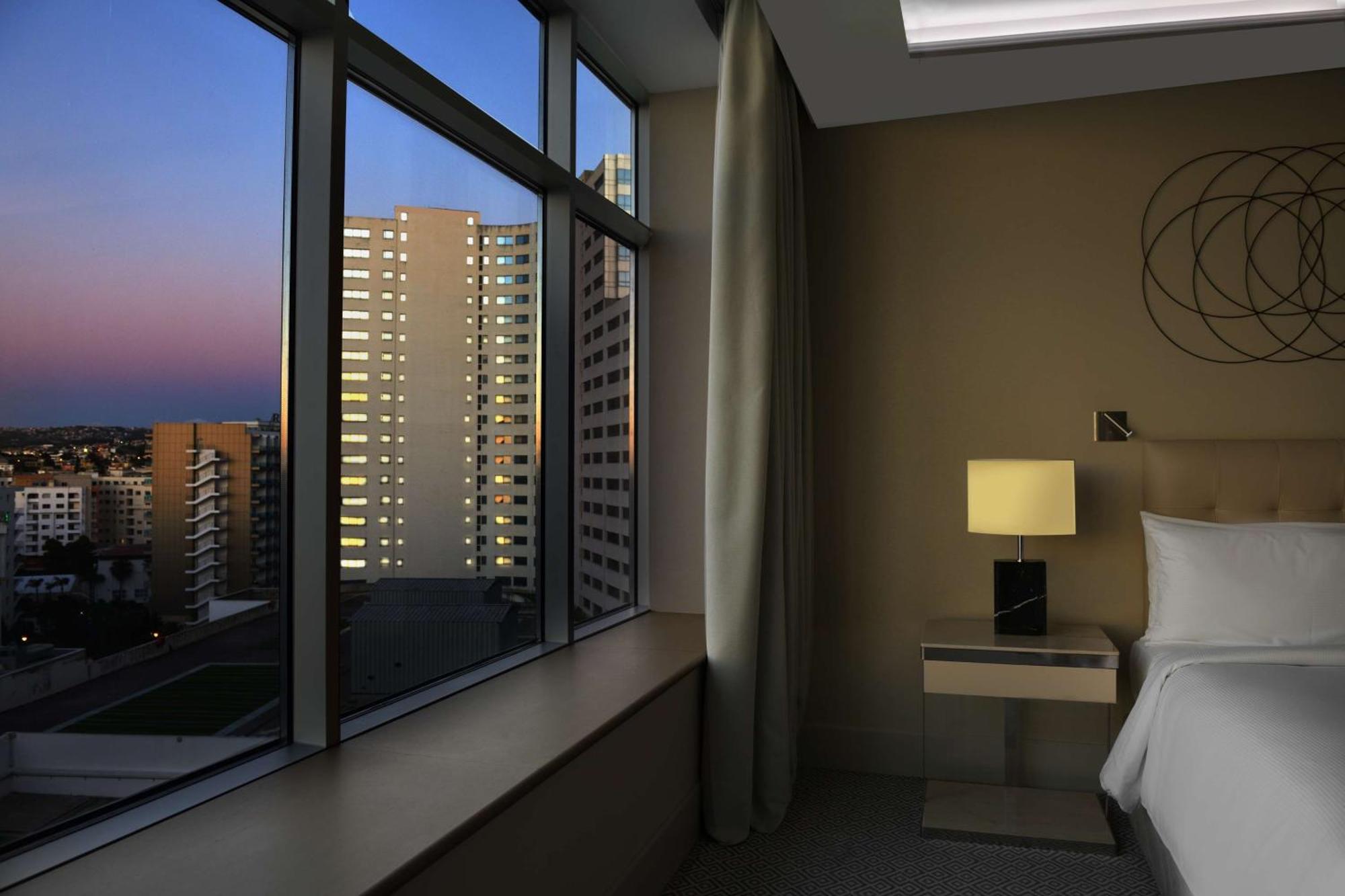 Hilton Tanger City Center Zewnętrze zdjęcie A guest room at the hotel