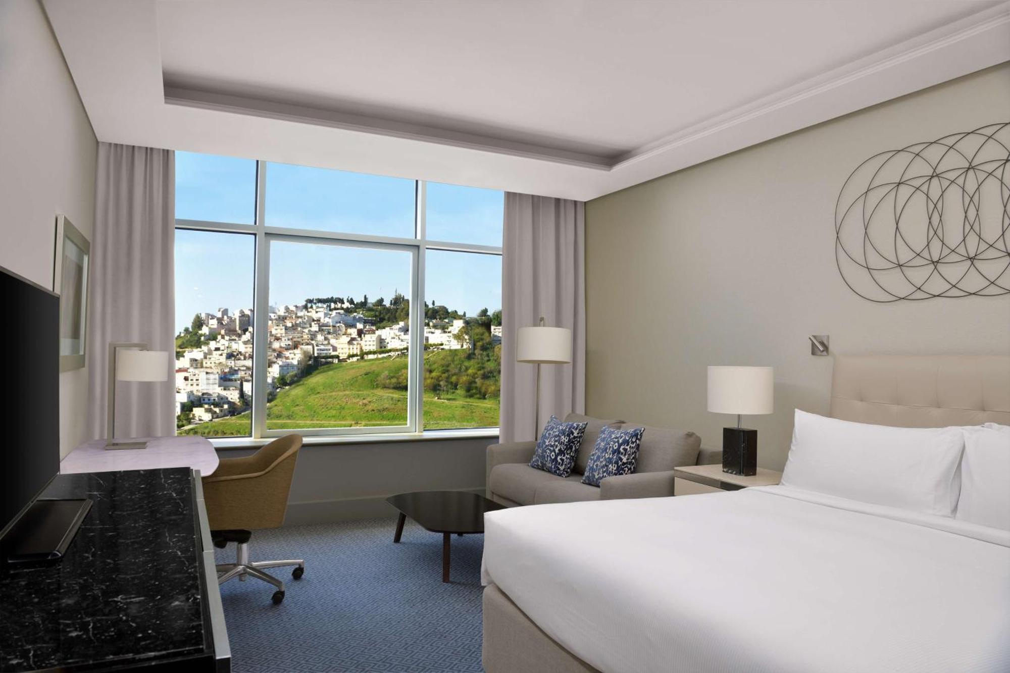 Hilton Tanger City Center Zewnętrze zdjęcie A guest room at the hotel