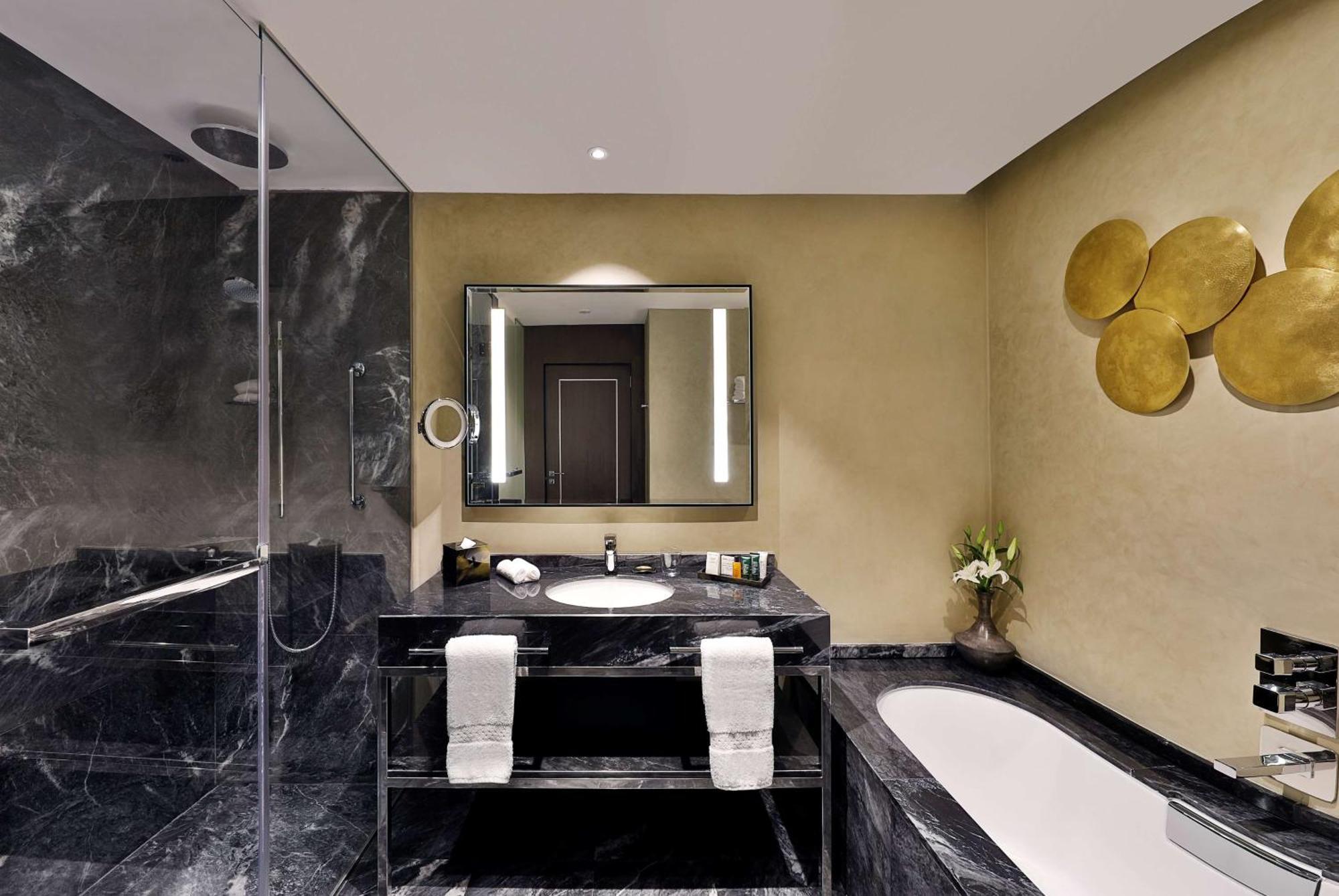 Hilton Tanger City Center Zewnętrze zdjęcie Bathroom