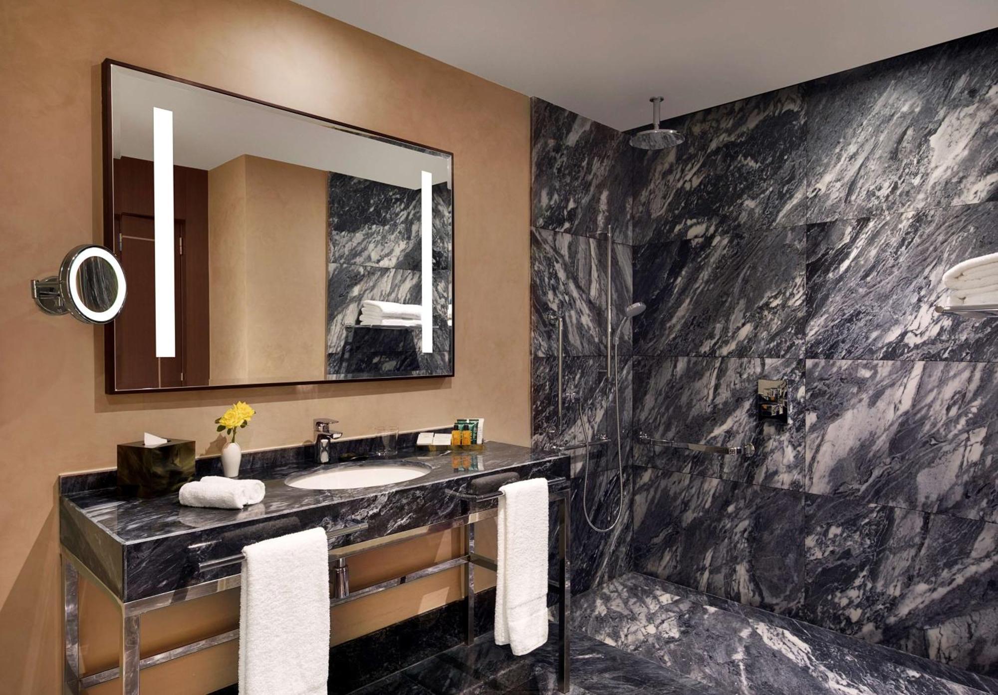 Hilton Tanger City Center Zewnętrze zdjęcie Bathroom