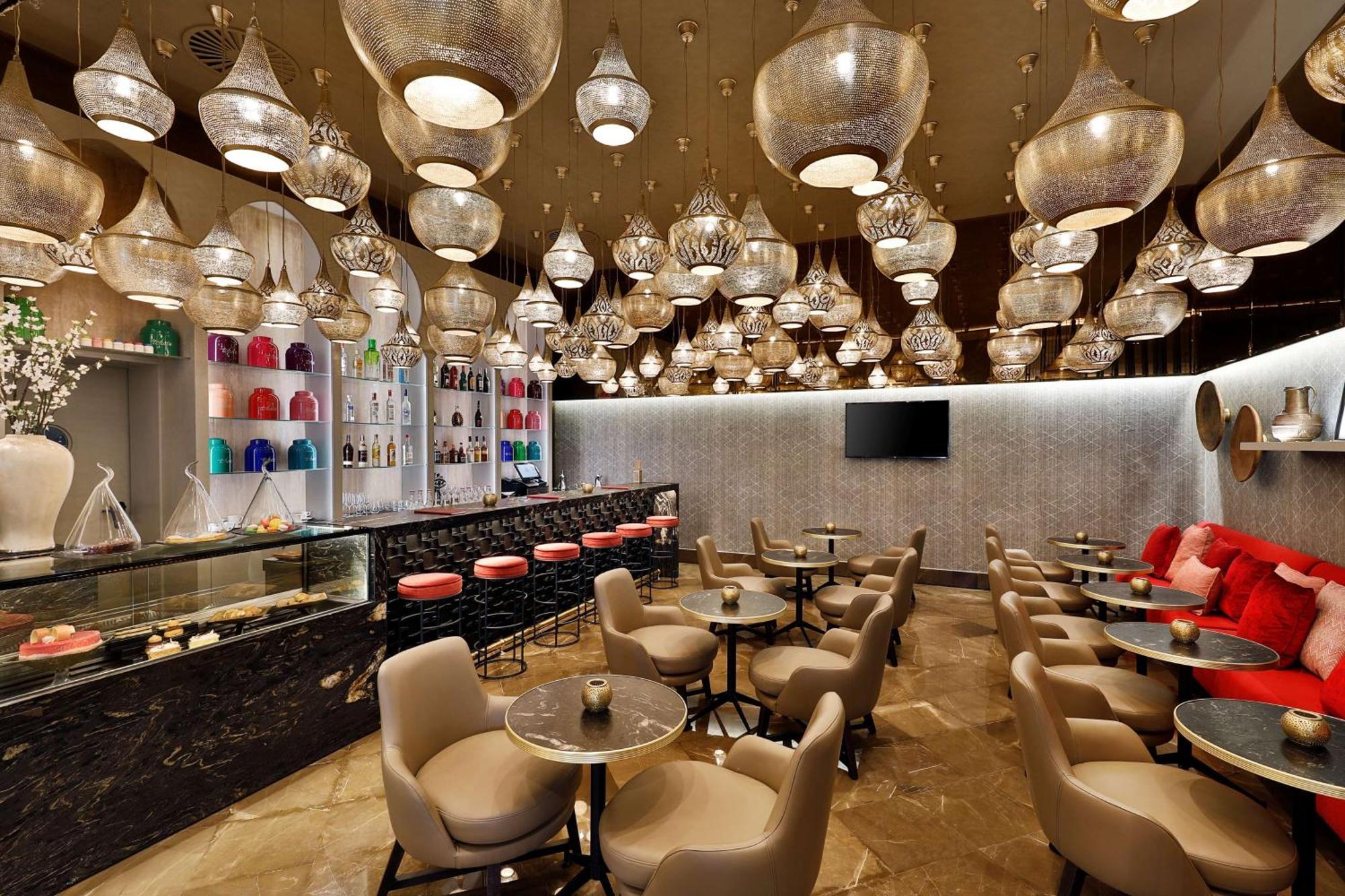 Hilton Tanger City Center Zewnętrze zdjęcie The interior of the lounge