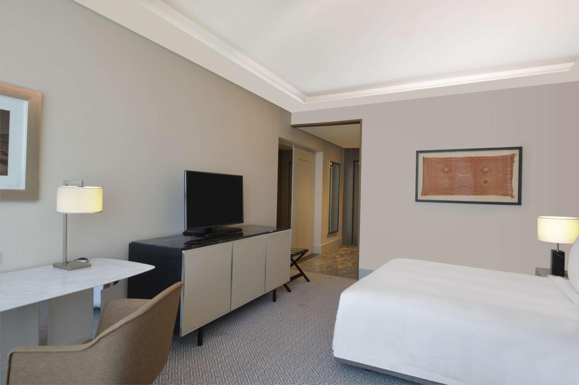 Hilton Tanger City Center Zewnętrze zdjęcie A guest room at the hotel